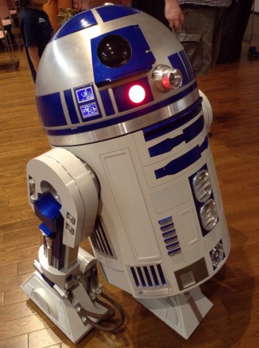 R2−D2