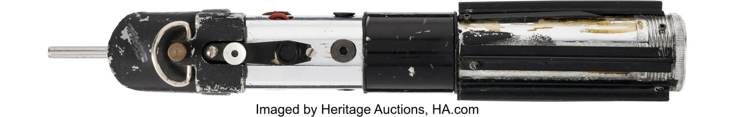 Heritage Auctions Japan ポップカルチャー・オークション展で展示される『スター・ウォーズ』のライトセーバー・コレクション